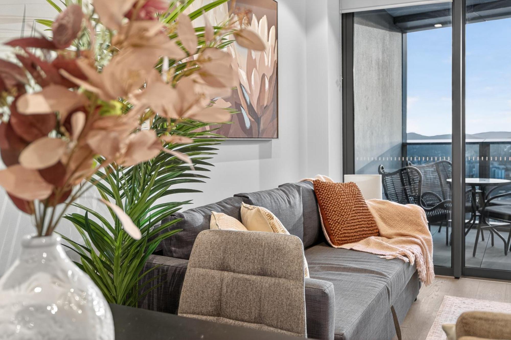 Apartment River Glow At Queens Wharf Level 43 Including Parking, Pool, And Views