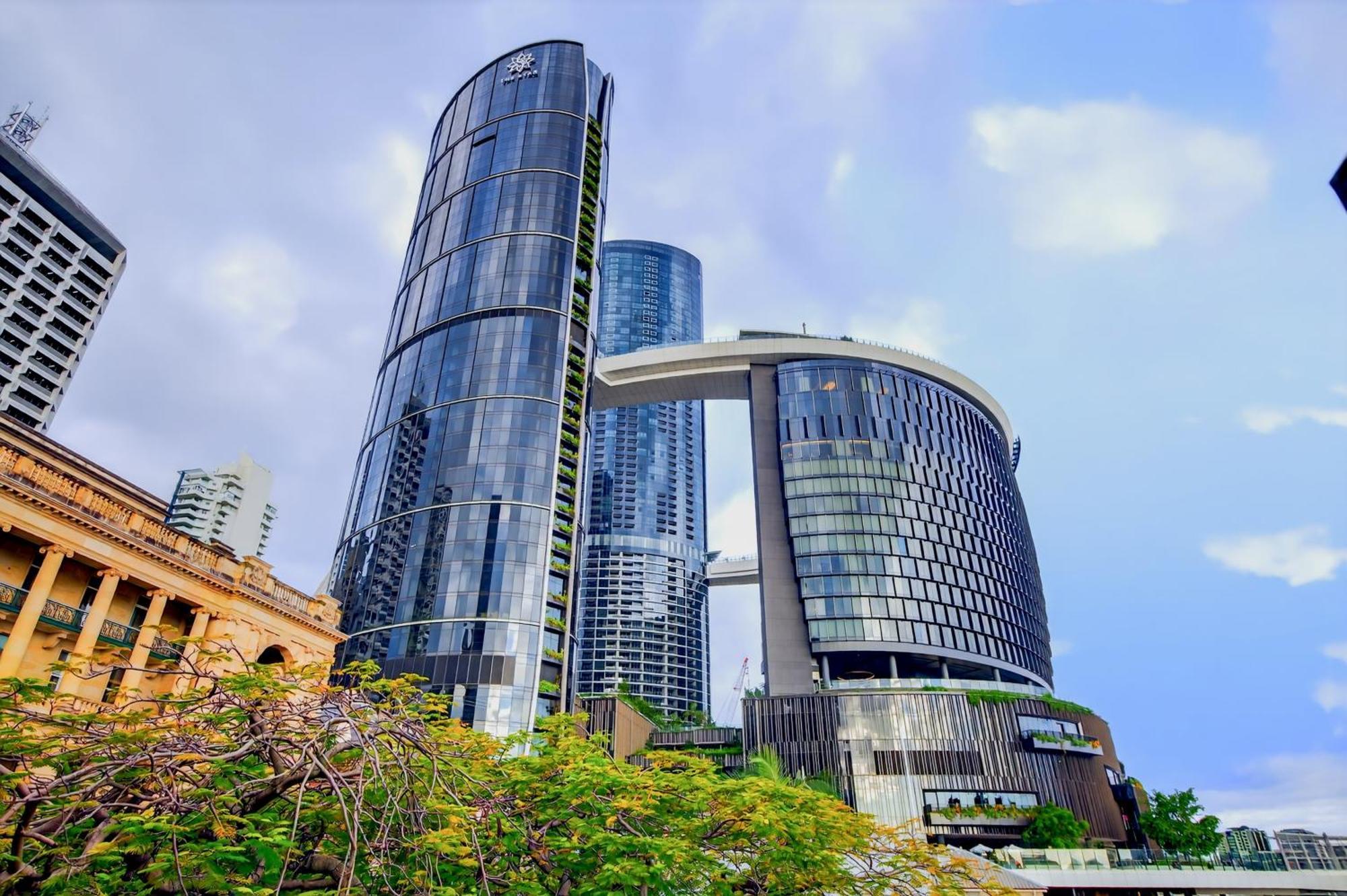 River Glow At Queens Wharf Level 43 Including Parking, Pool, And Views Brisbane