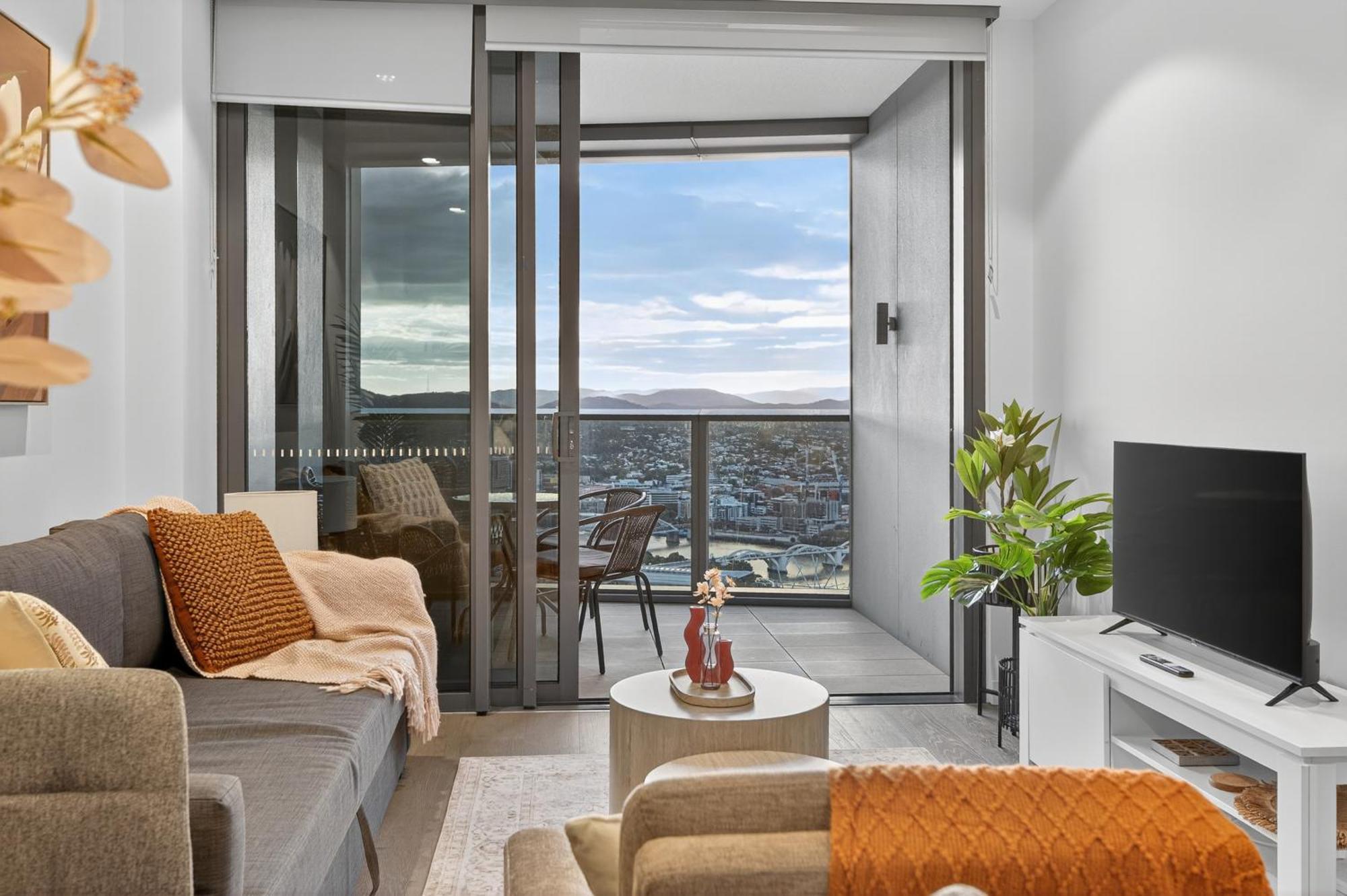 River Glow At Queens Wharf Level 43 Including Parking, Pool, And Views