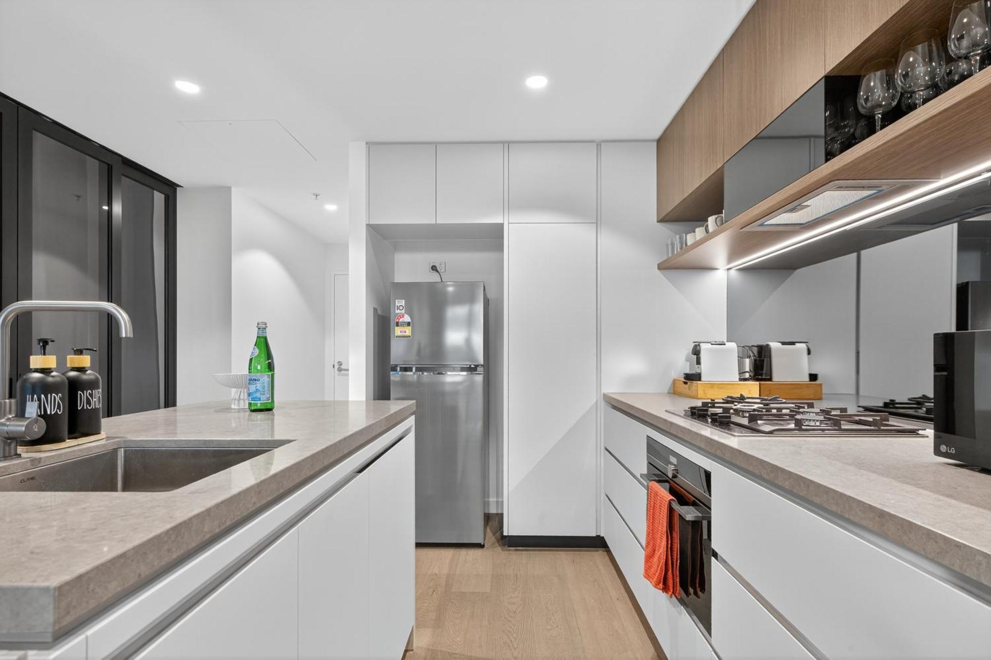 Apartment River Glow At Queens Wharf Level 43 Including Parking, Pool, And Views Brisbane