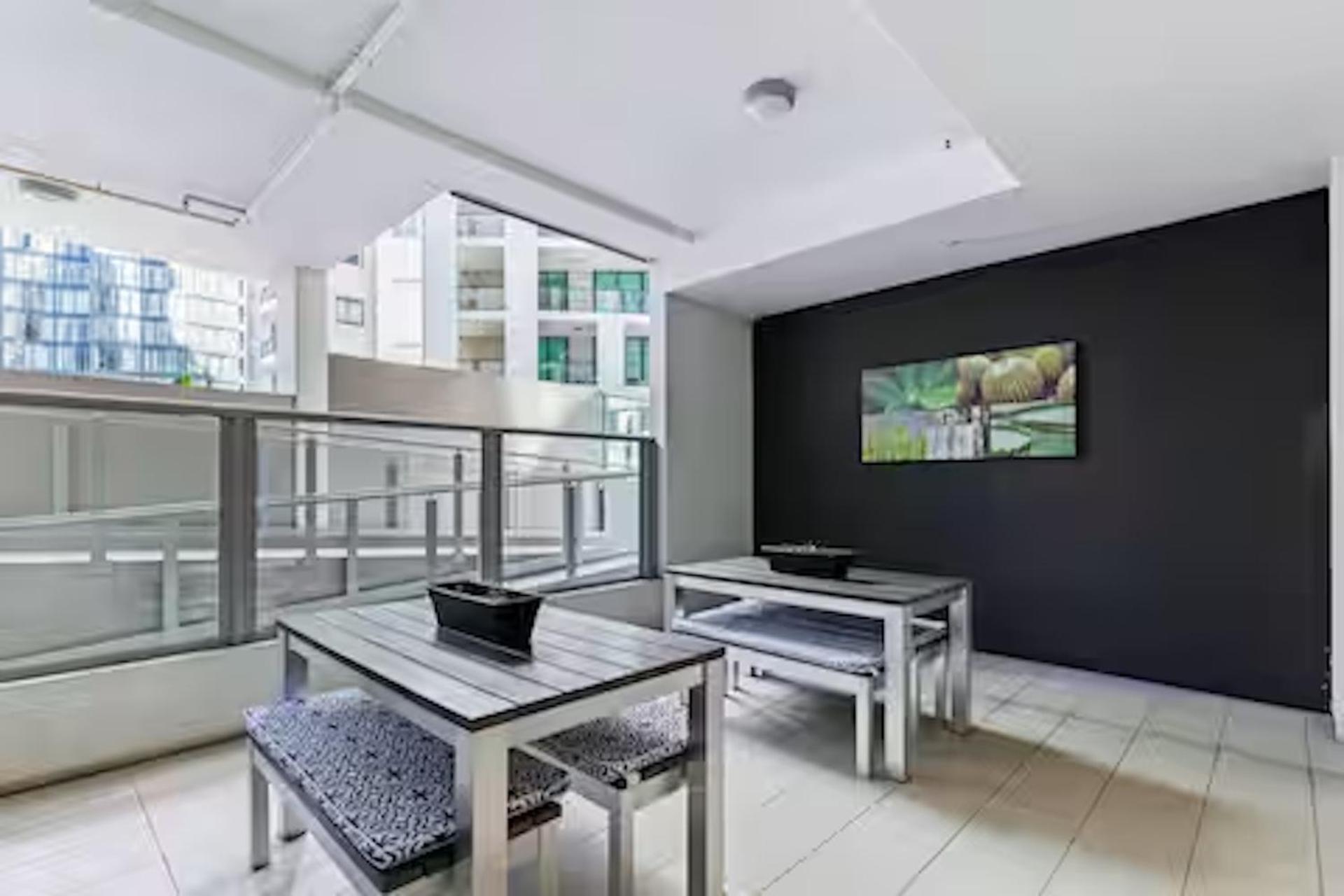 Elevate - Views, Pool, Sauna & Gym Brisbane