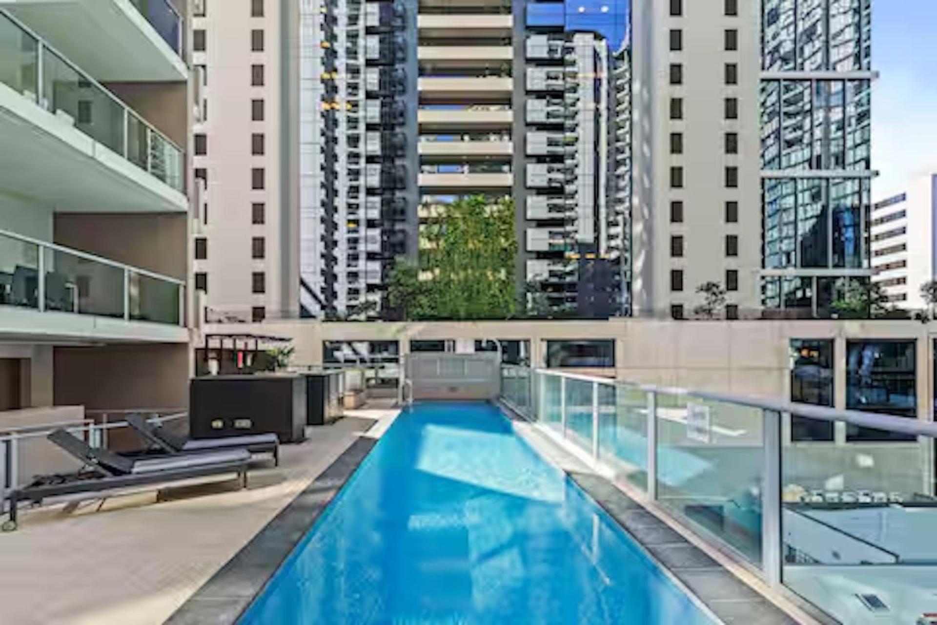 Elevate - Views, Pool, Sauna & Gym Brisbane
