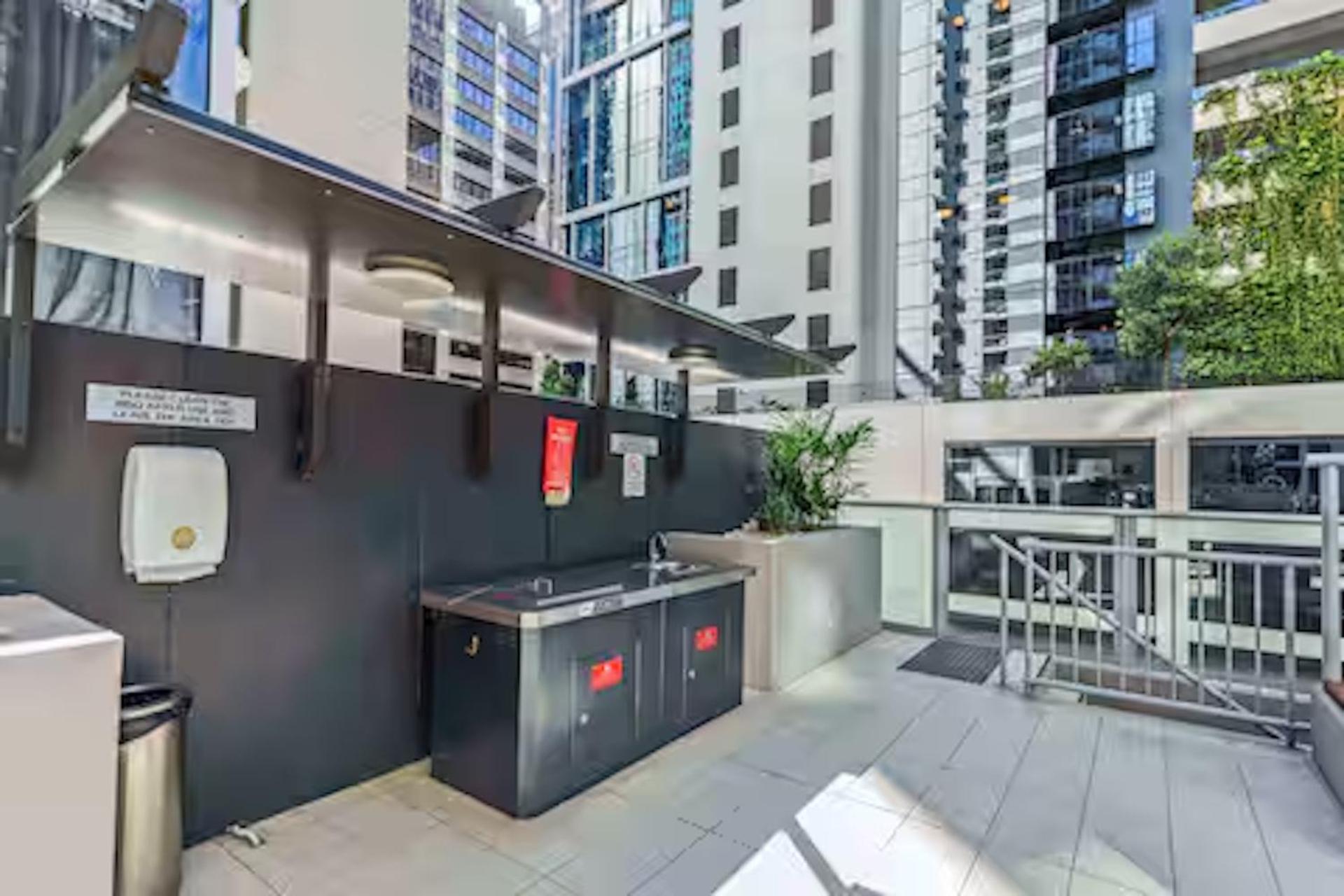 Elevate - Views, Pool, Sauna & Gym Apartment