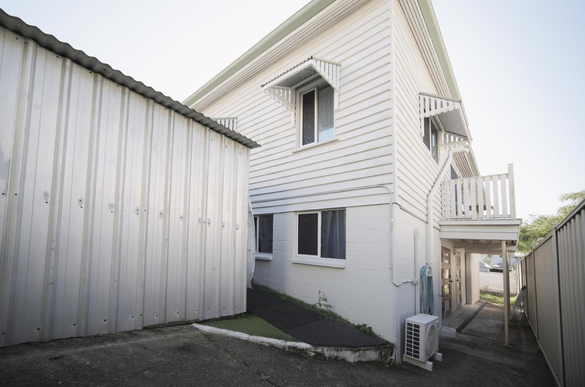 Charming Retro Retreat With Cozy Nights And Sweet Treats Close To Pa Holiday home Brisbane