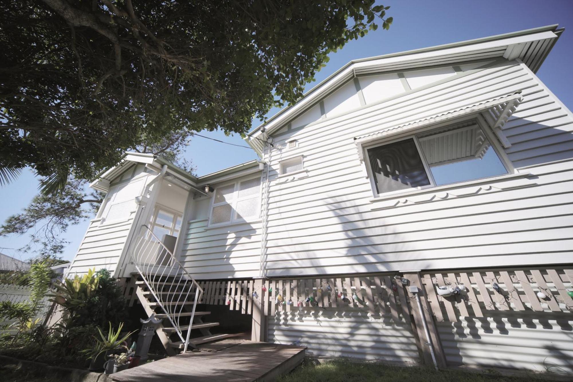 Holiday home Charming Retro Retreat With Cozy Nights And Sweet Treats Close To Pa Brisbane