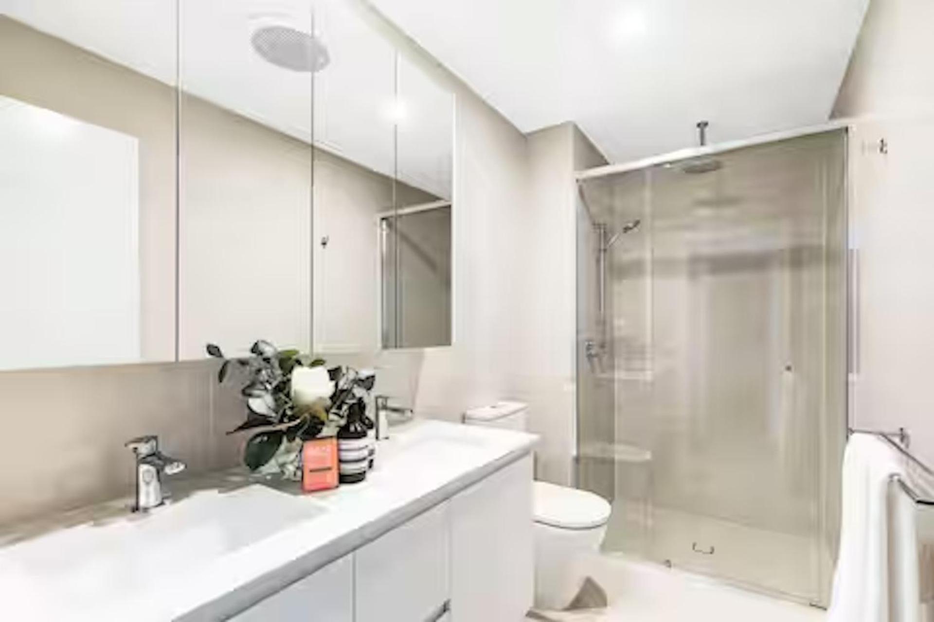 Park Ave Retreat - 3 Carparks, Wifi, Bbq, King Bed Apartment Brisbane