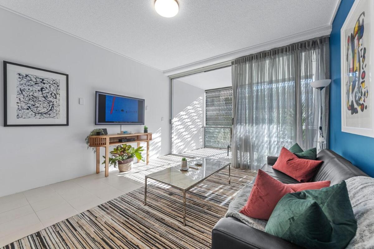Artful Abode 1bed-1bath-1car - 5 Mins To Cbd Apartment *