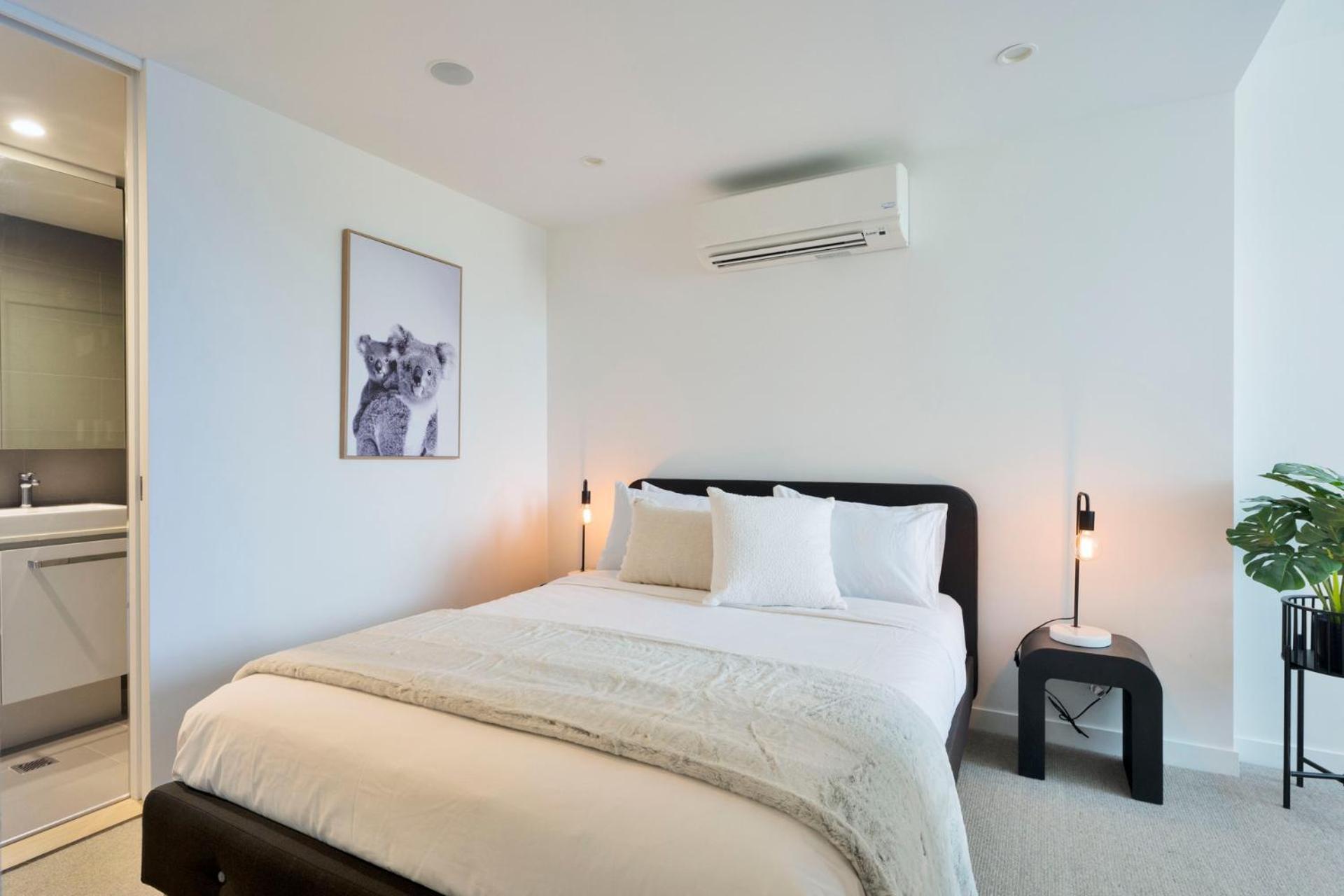 Apartment Spacious 2bed 2bath With Views *