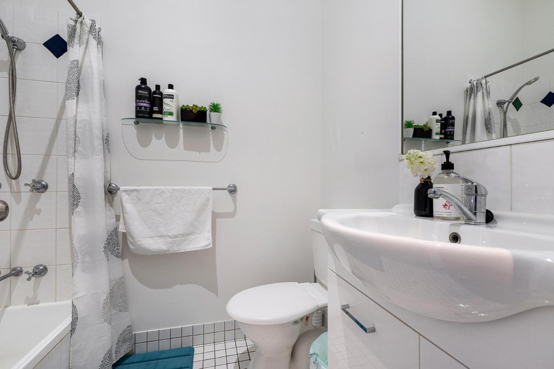 Stylish New Farm Near Cafes & River *