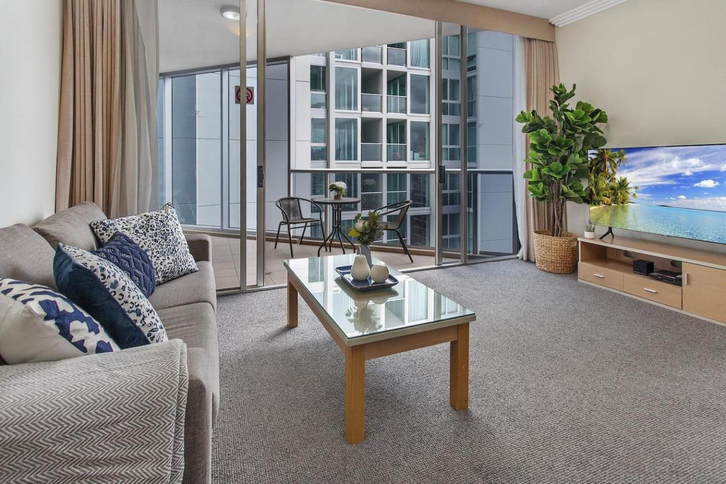 With King Bed, Pool, Gym And Sauna