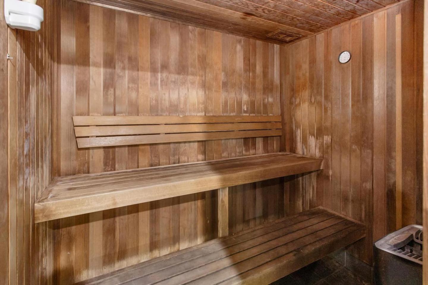 Apartment With King Bed, Pool, Gym And Sauna *