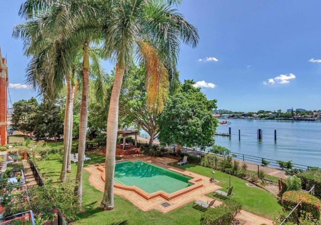 Woolstore Riverfront Teneriffe Apartment