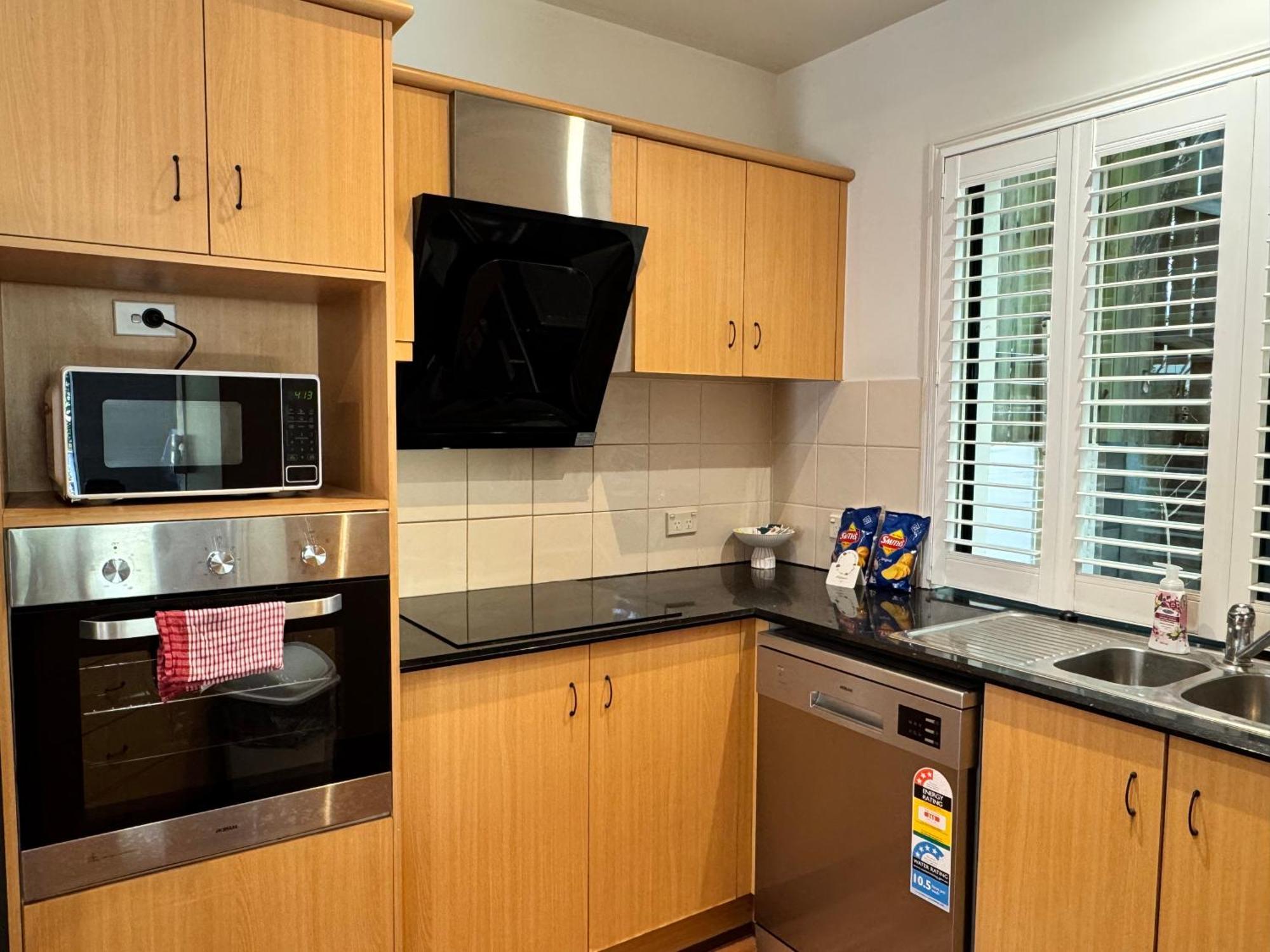 Sunny St Lucia With 5 Beds & Free Parking Villa