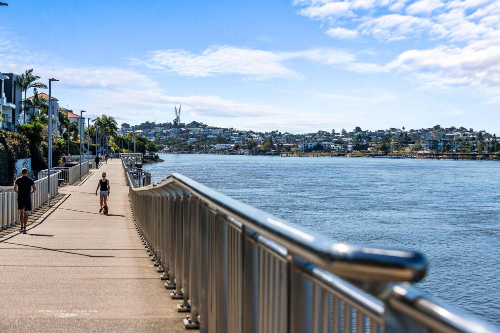2-bed Getaway With Shared Pool & Bbq Access Brisbane