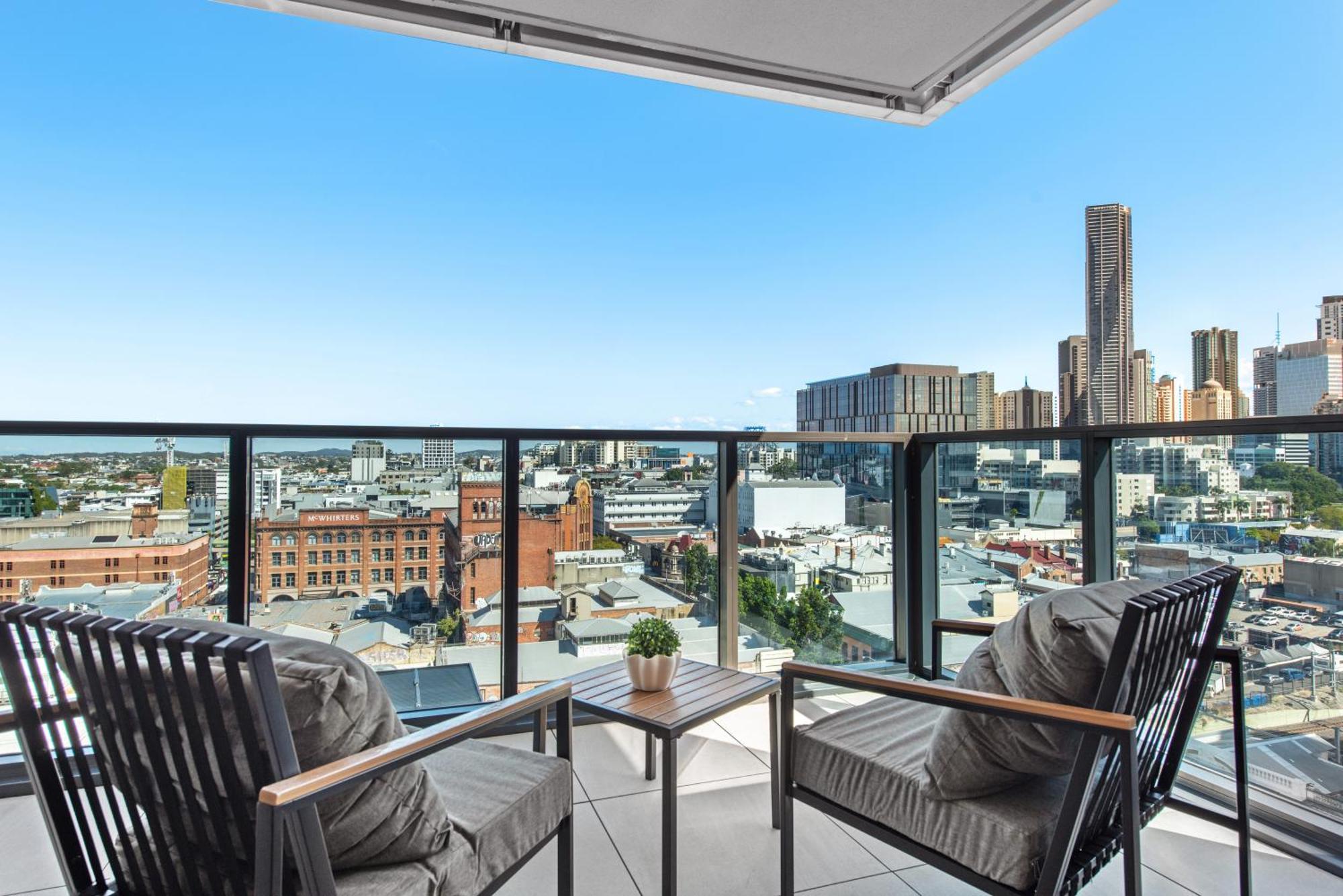 Luxe 3br With Views, Car Park And Rooftop Pool Apartment Brisbane