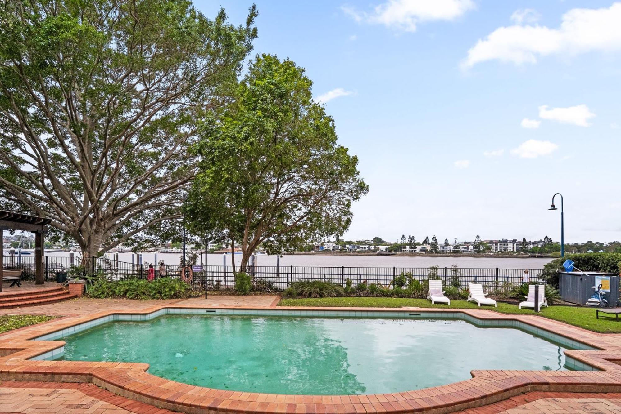 Stylish Riverside 2-bedroom In Teneriffe Apartment *