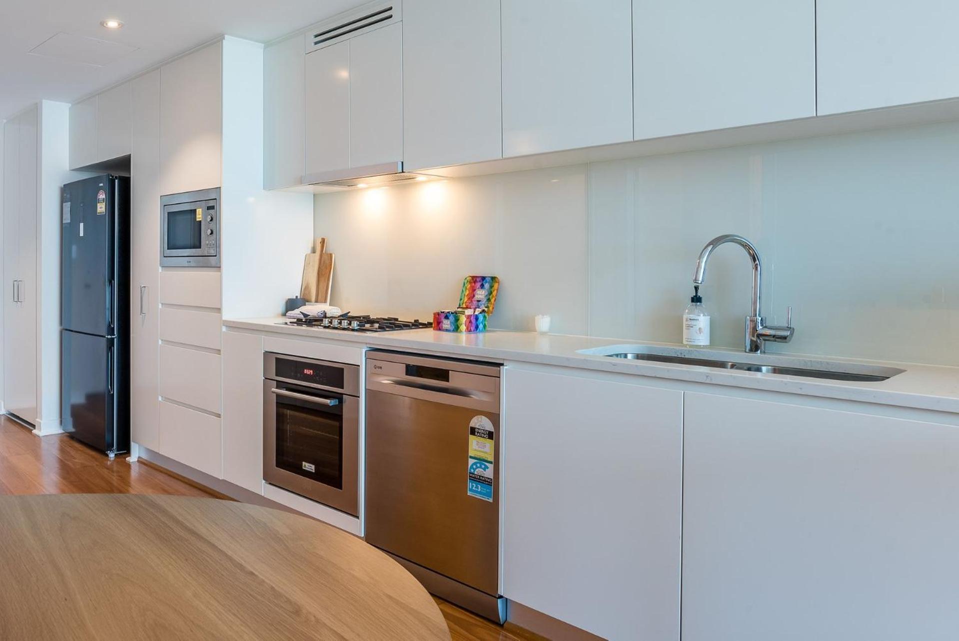 Skyline Serenity - Level 62 With Stunning Views! Apartment *