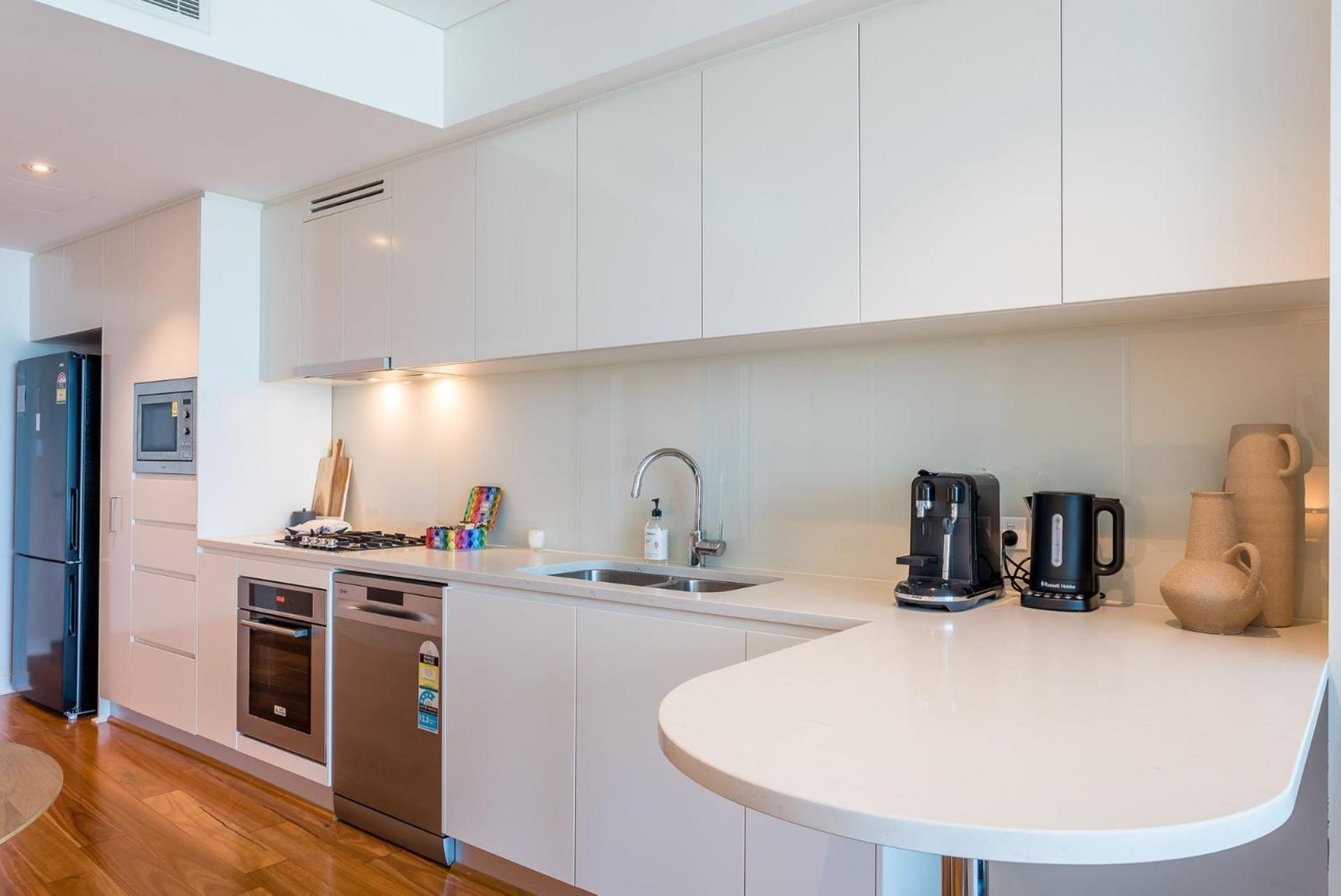 Apartment Skyline Serenity - Level 62 With Stunning Views! *