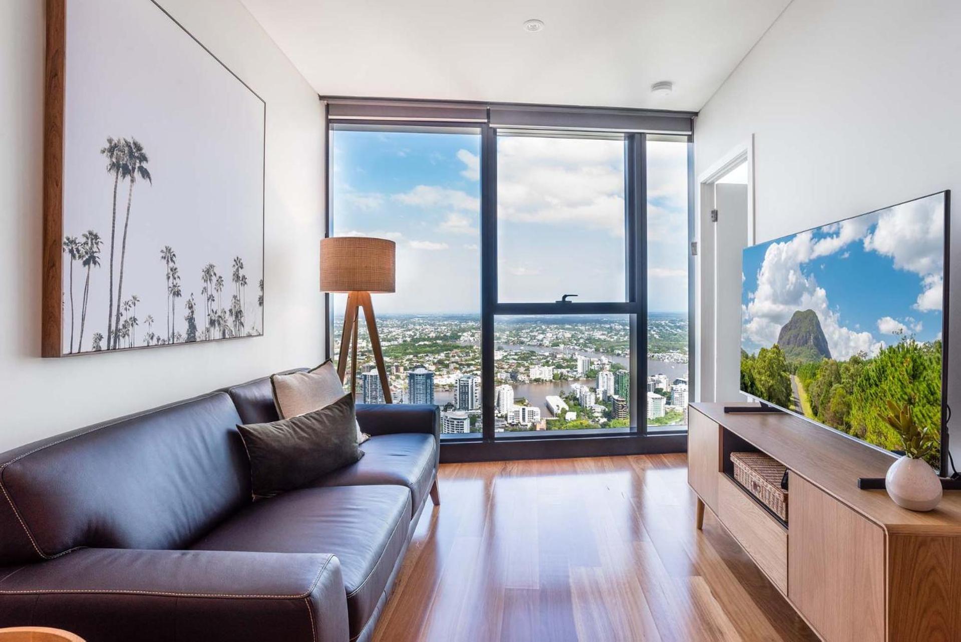 Skyline Serenity - Level 62 With Stunning Views! *