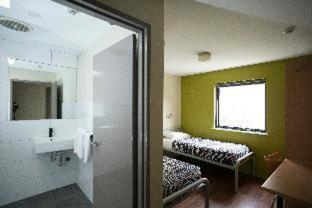 Yha * Brisbane