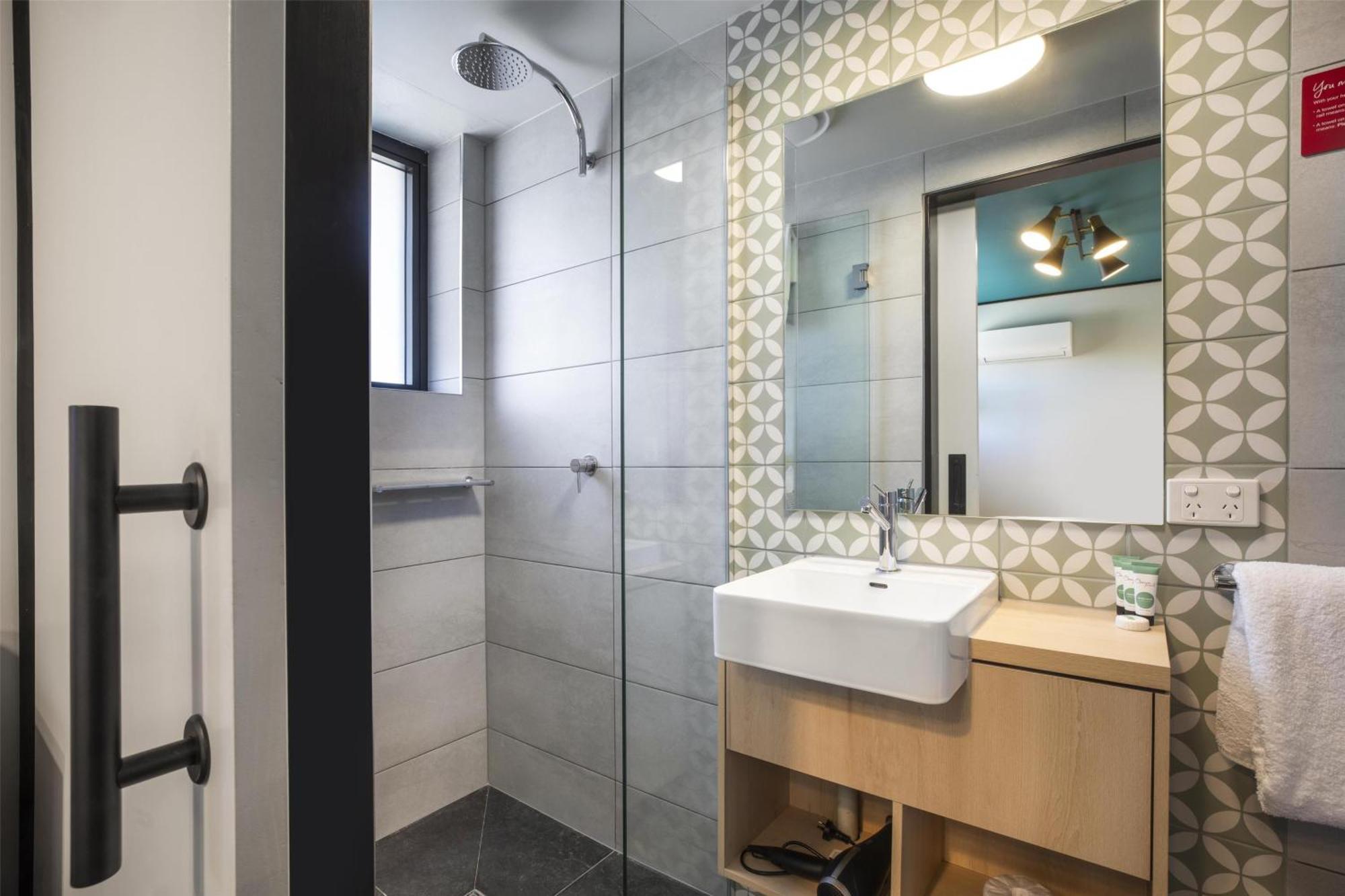 Nightcap At Of Wales Hotel