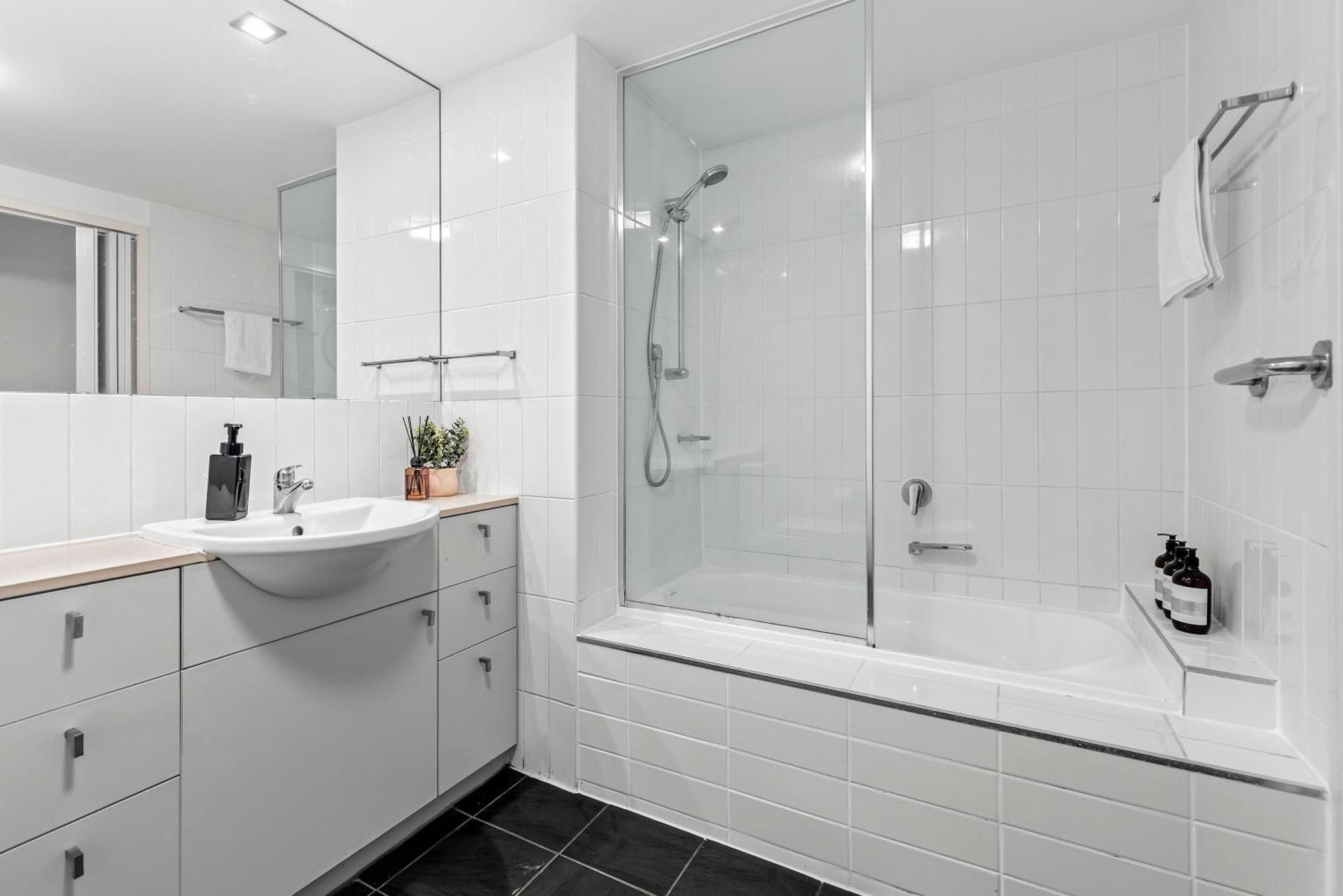 Apartment Stylish 3br - Huge Park On Doorstep - 5 Min To Cbd *