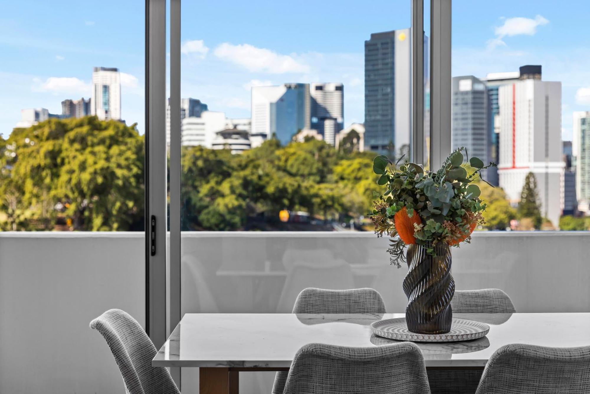 Stylish 3br - Huge Park On Doorstep - 5 Min To Cbd Apartment