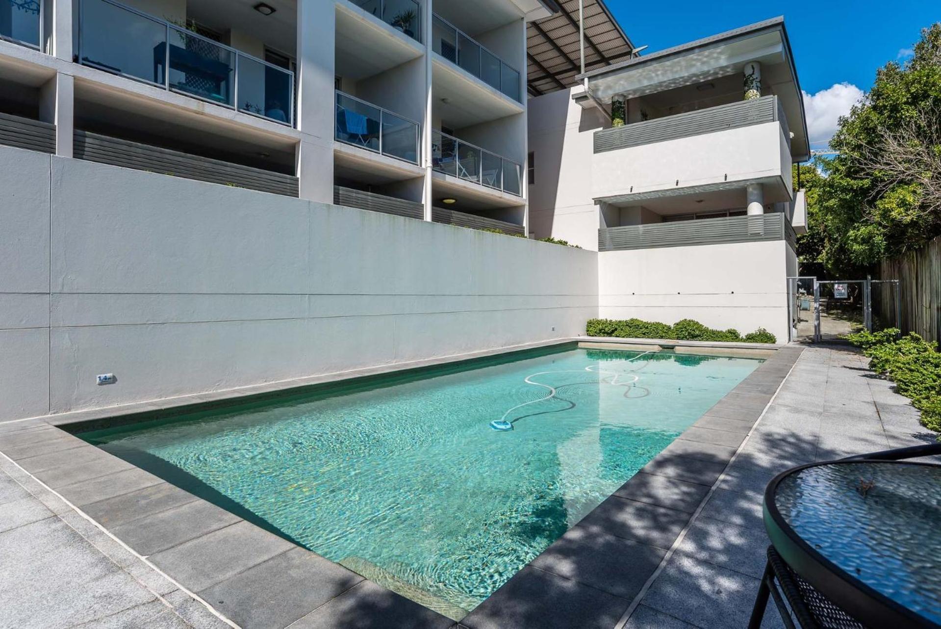 Albion Breeze Pool Access, Patio & Convenience *