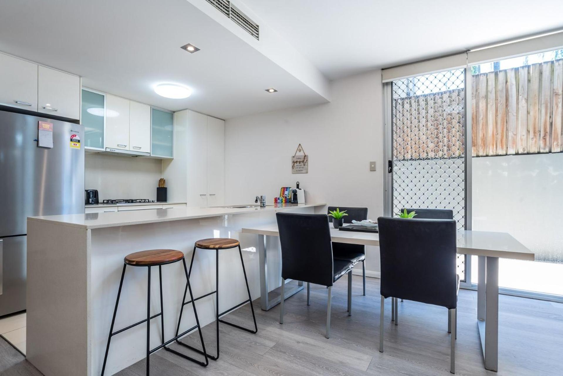 Albion Breeze Pool Access, Patio & Convenience Apartment *