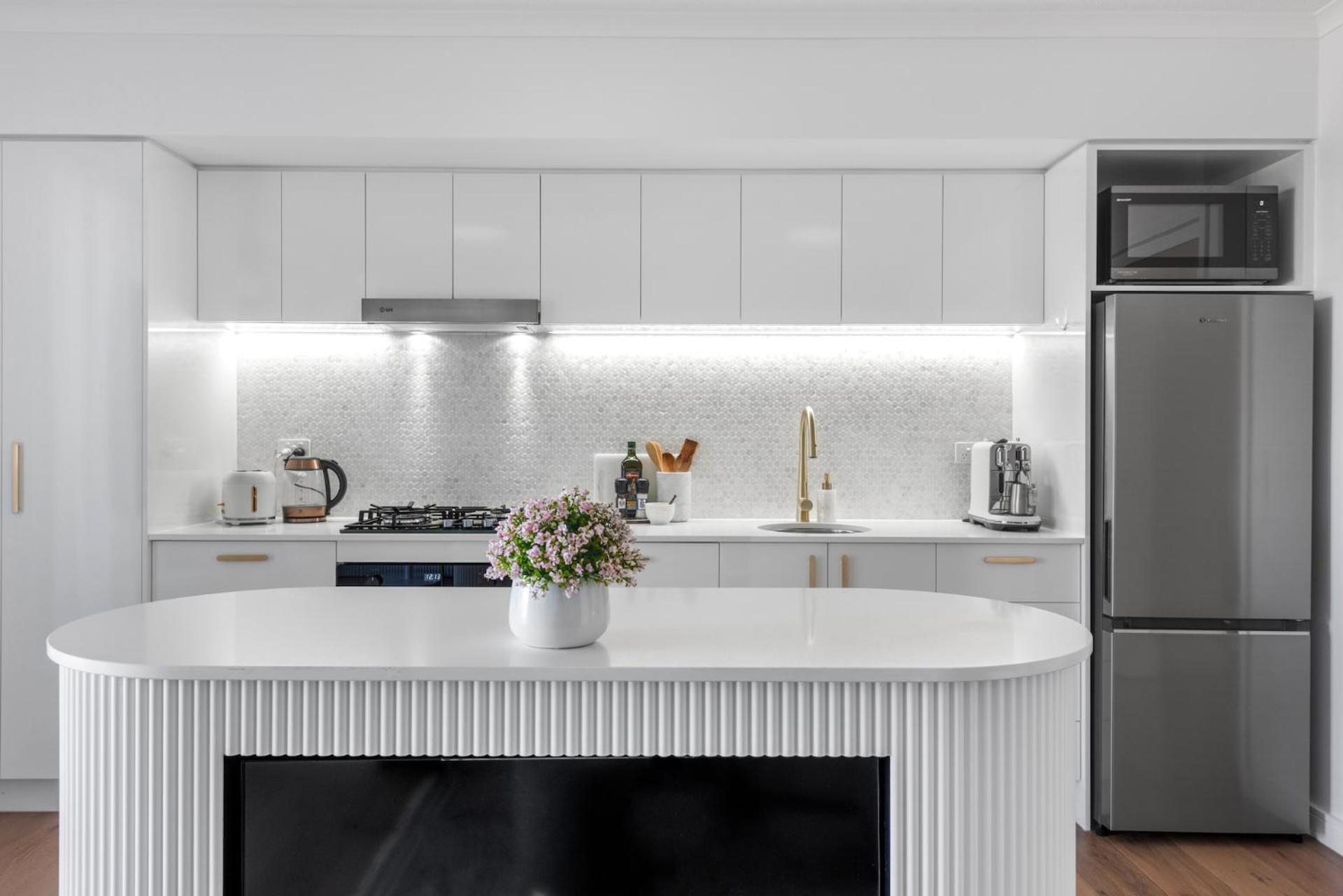 Sweet - 1bed-1bath-1car-views - Cbd Apartment *