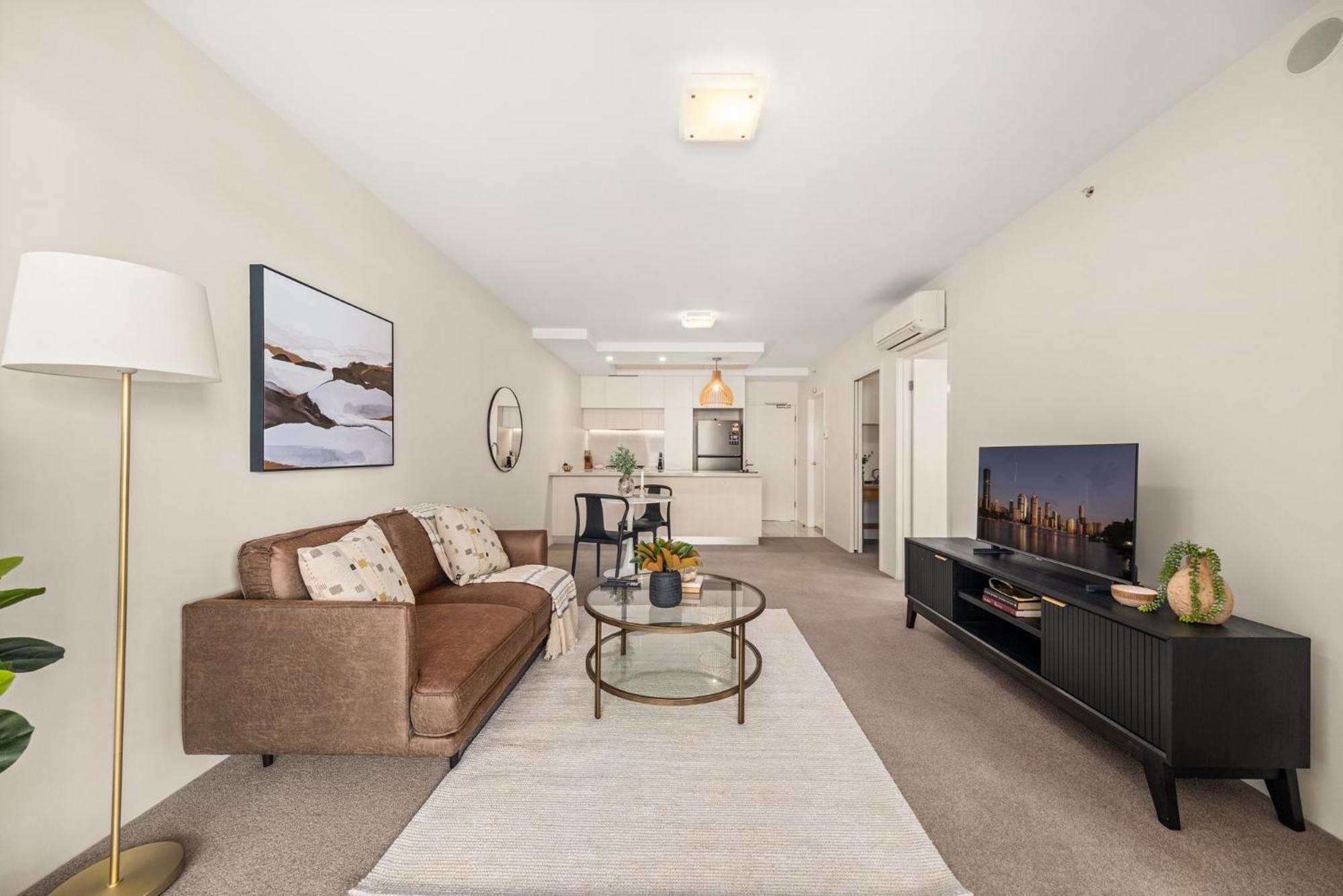 Chic West End With Gym & Pool Access