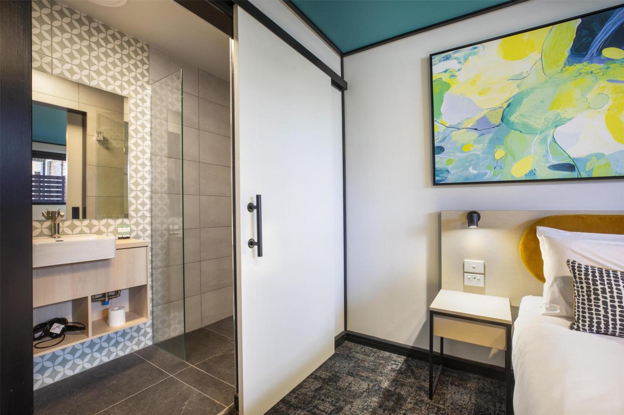 Nightcap At Of Wales Hotel