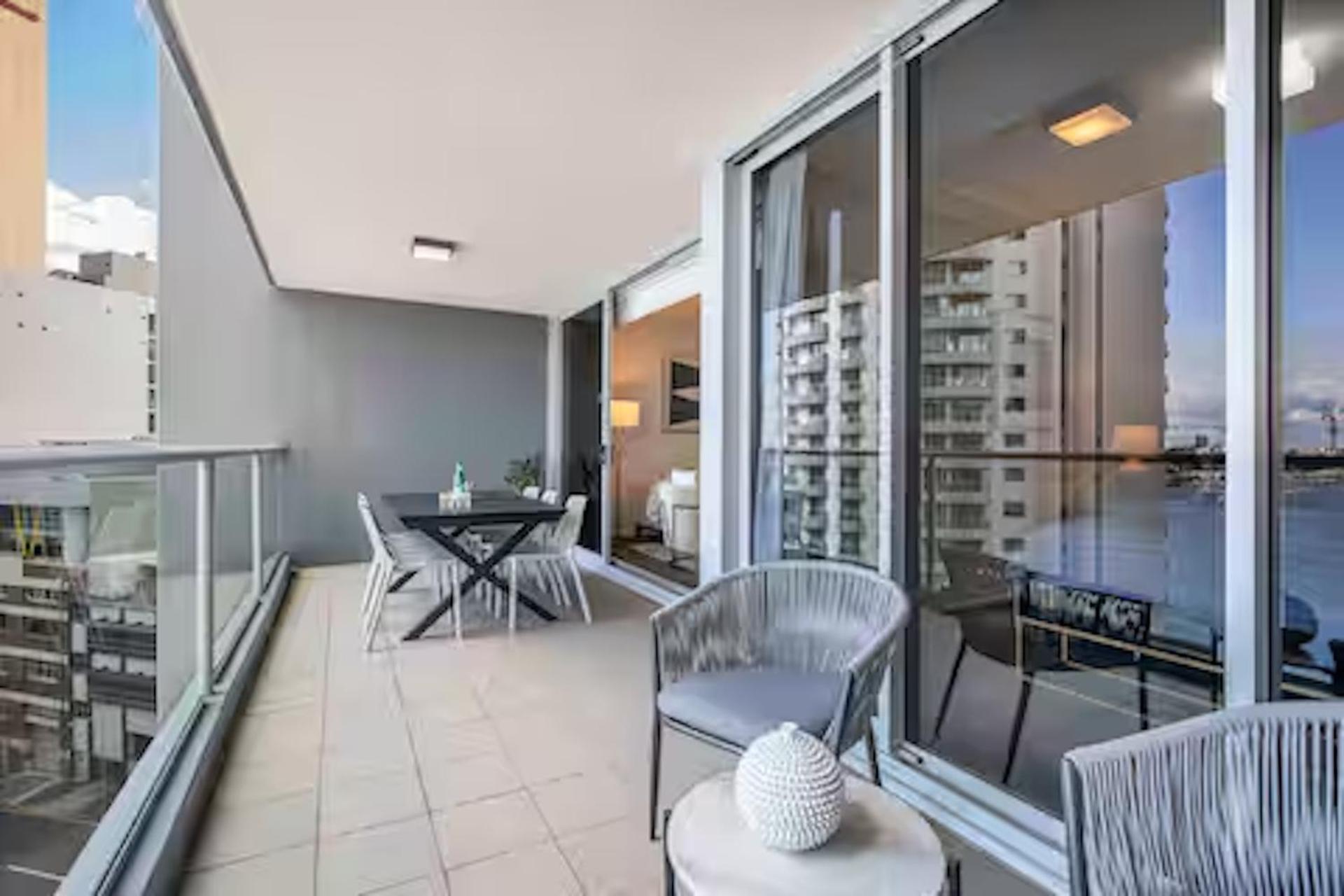 Apartment Holly's Skyline-views, Pool, Spa, Cbd Brisbane