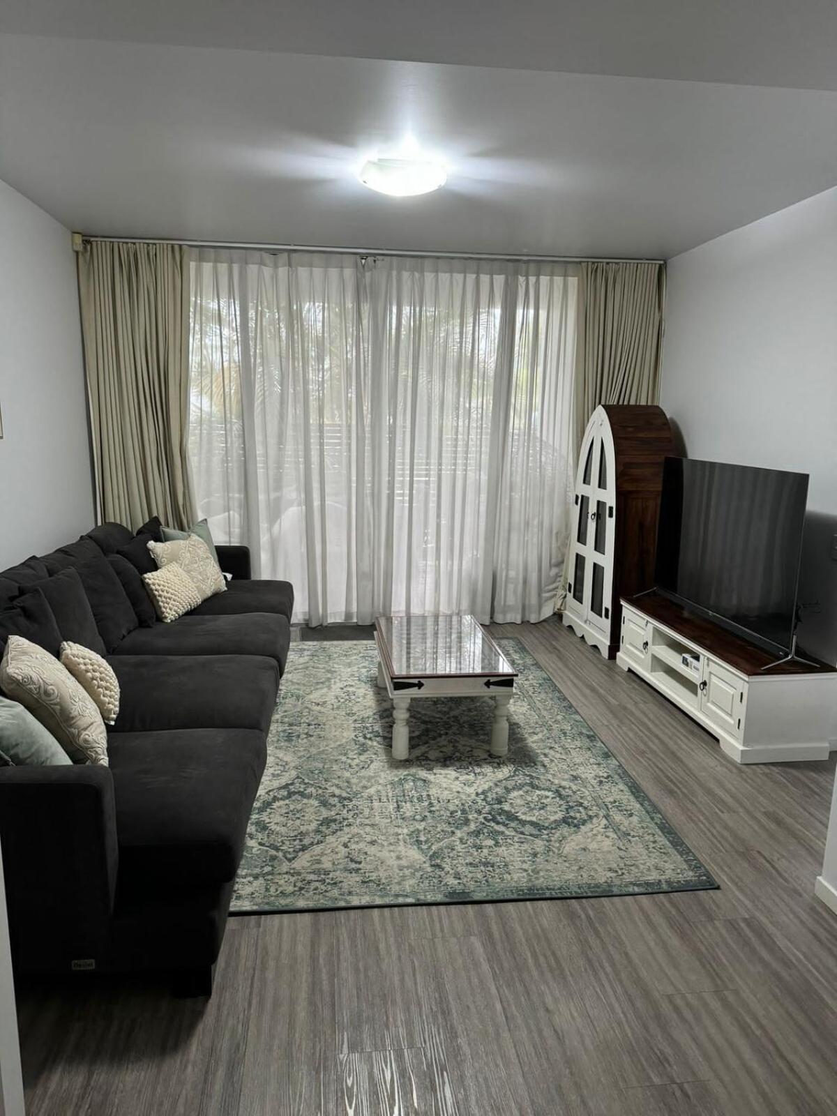 Oxford Street Prime Location Bulimba