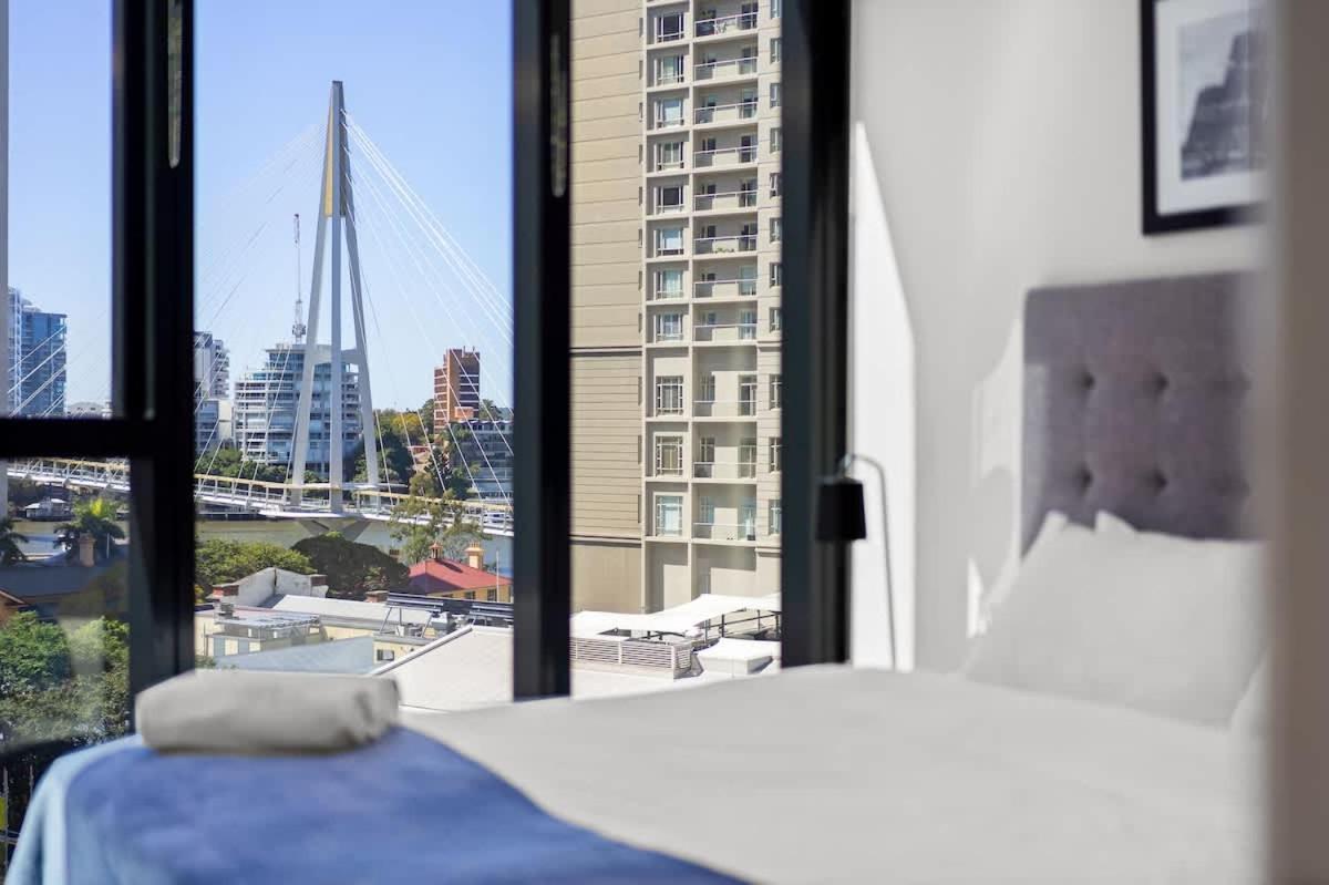 Skytower - Executive 9th Floor Base Apartment Brisbane