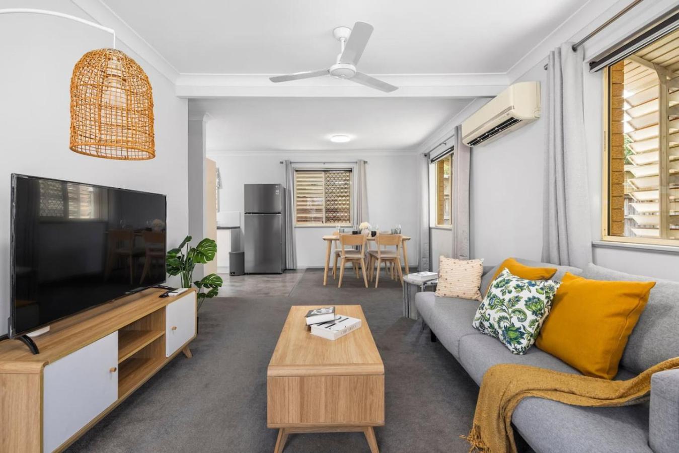 Soothing Sunny Escape 2b1b Ar2 36 *