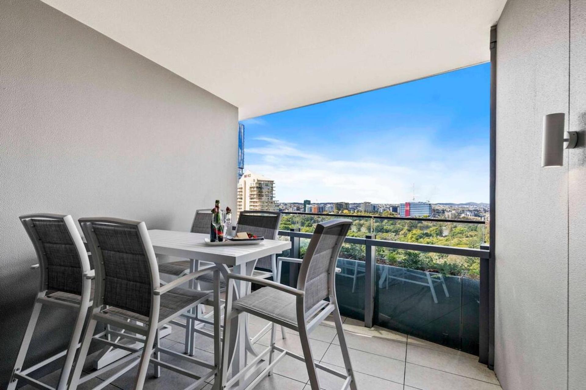 Queens Wharf Luxe Retreat -brisbane Cbd, Pool, Apartment