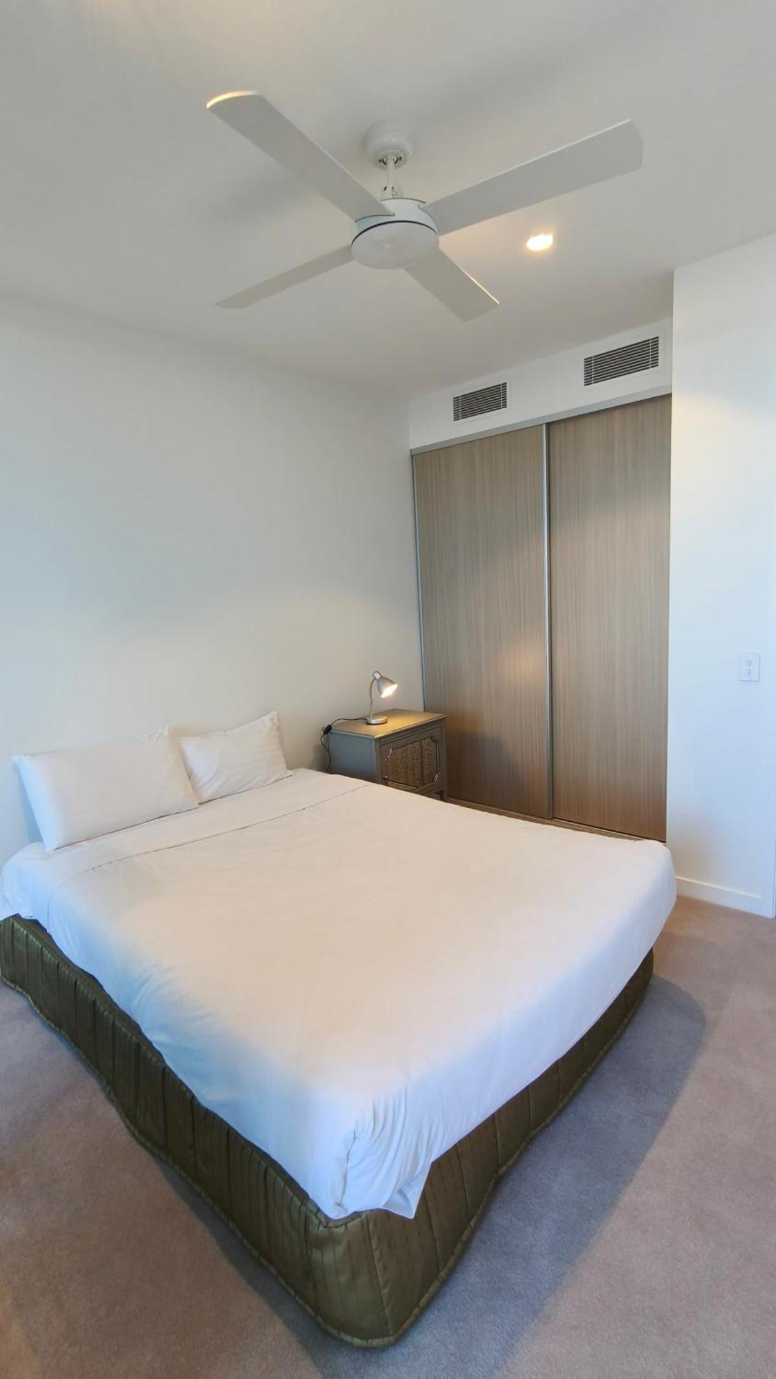 40 Queens Wharf 1 Bedroom Apartment *