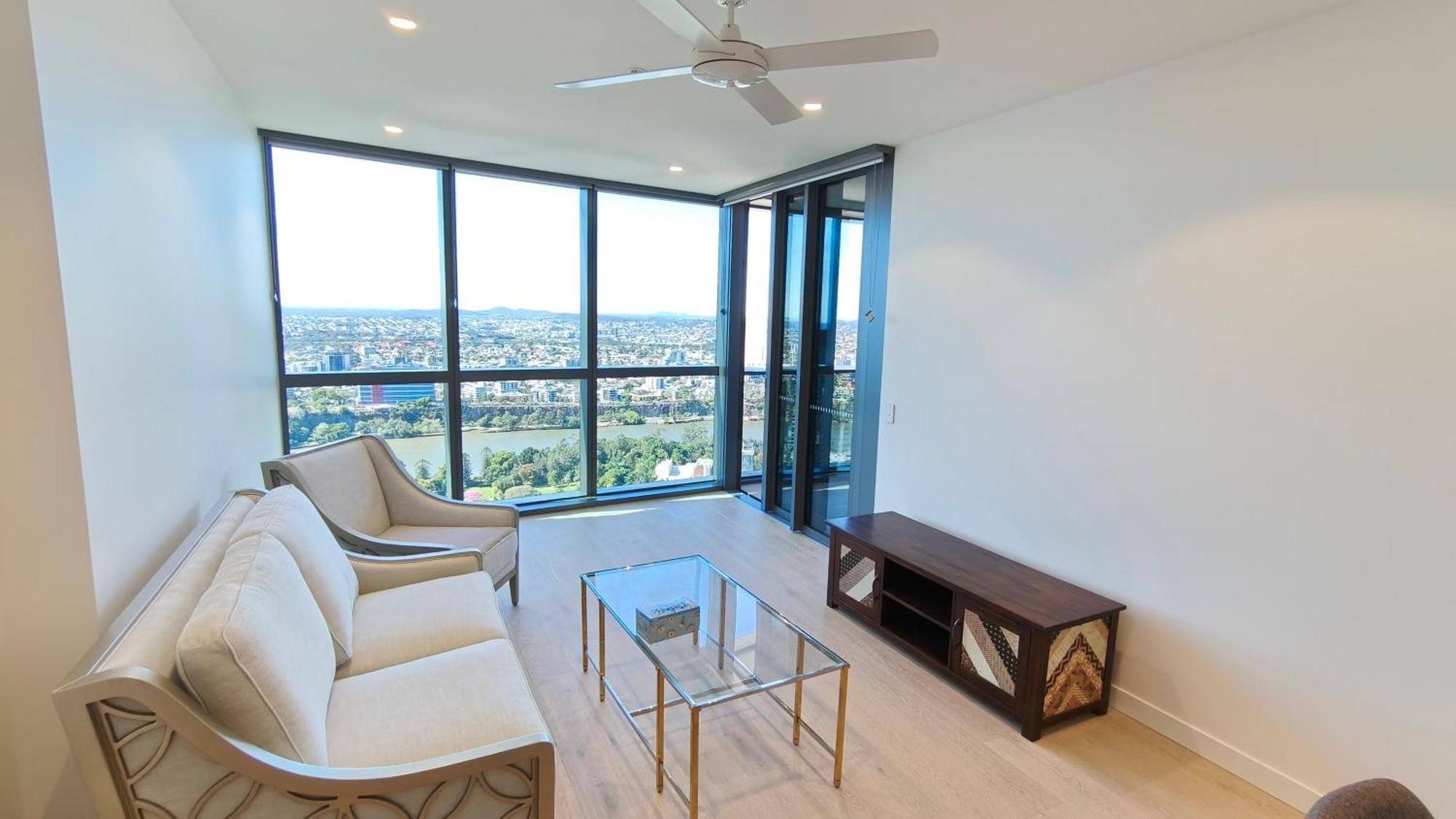 40 Queens Wharf 1 Bedroom Apartment *