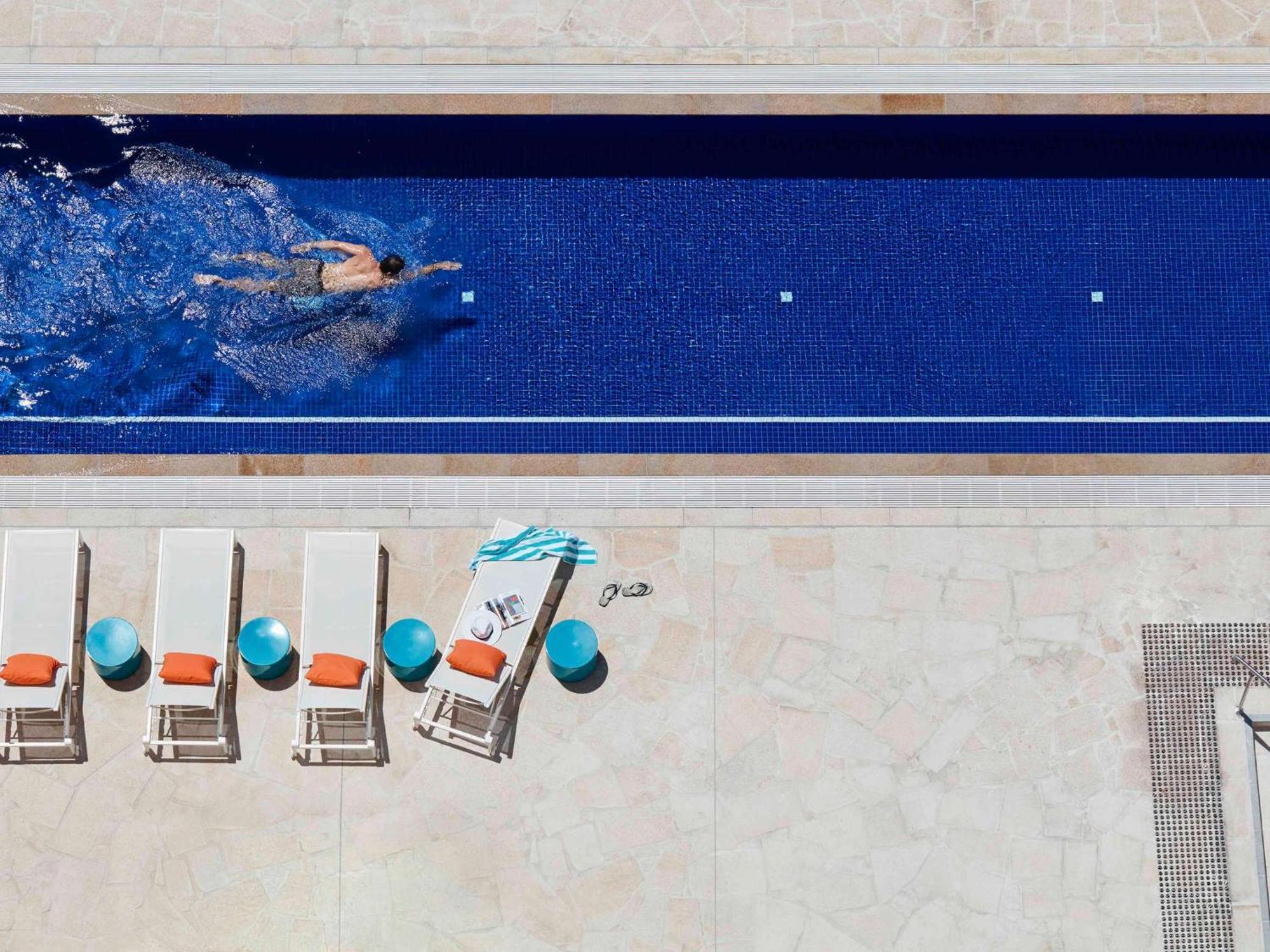 Apartment Modern Cbd Apartment With Skyline Views , Pool Gym & Free Parking *