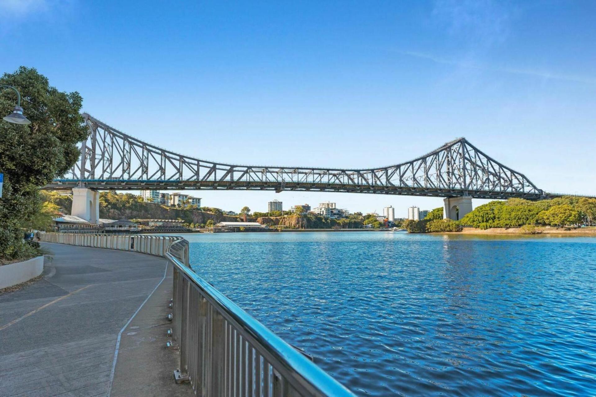 River Views 2 Bed 2 Bath Secure Parking *