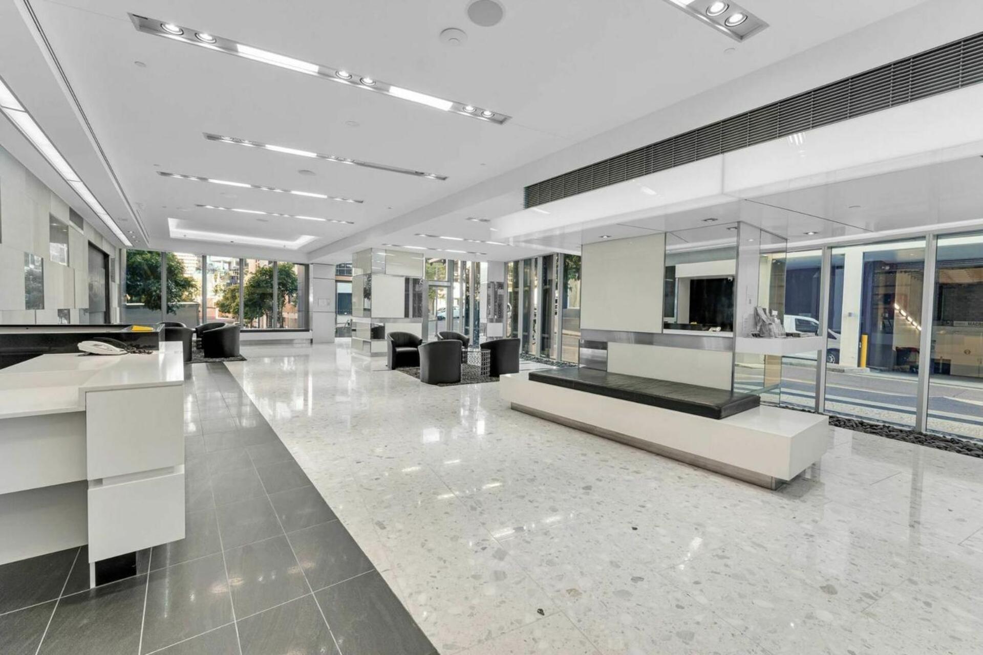 Apartment River Views 2 Bed 2 Bath Secure Parking *