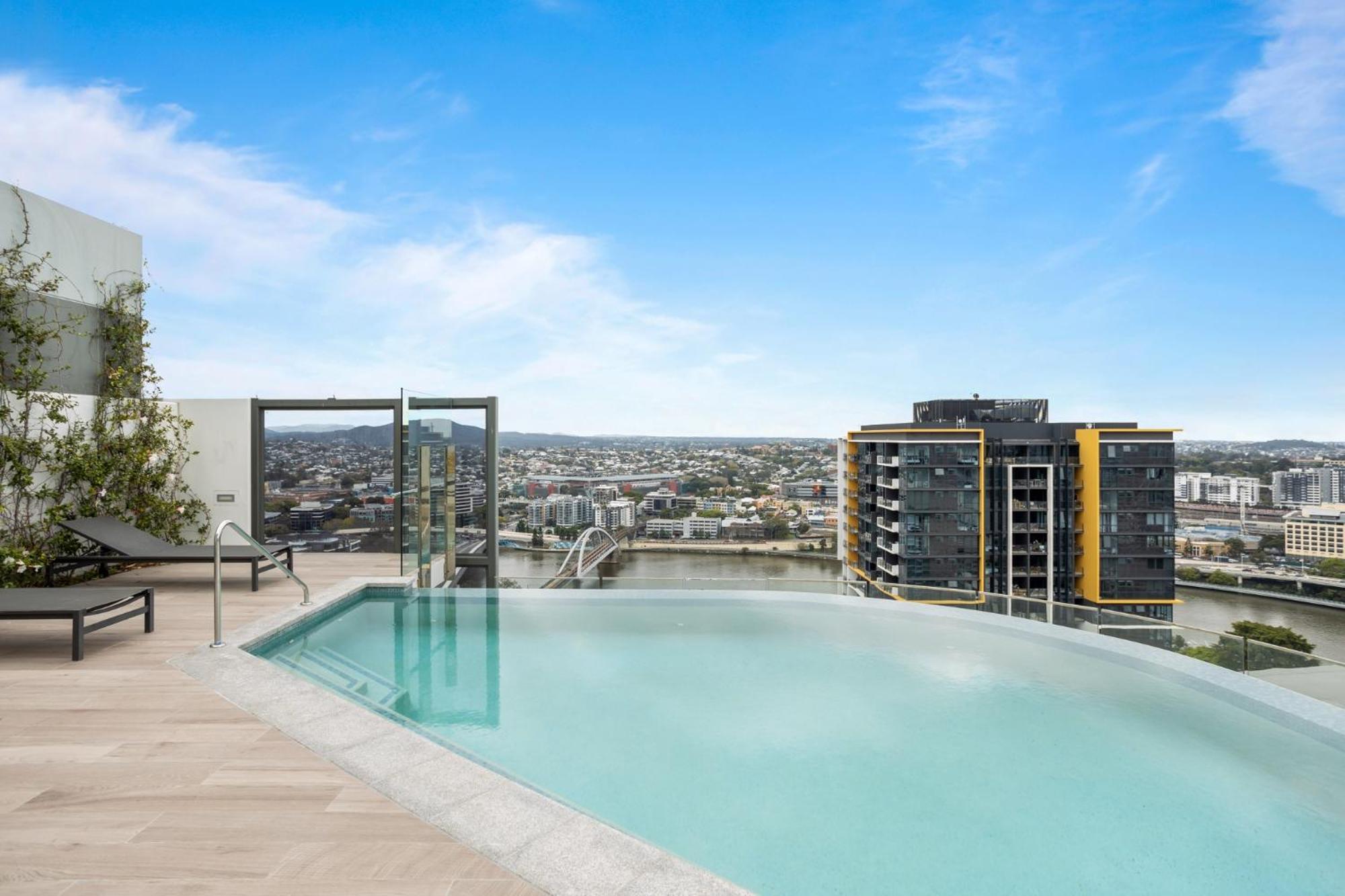With Balcony Pool & Bbq Apartment Brisbane