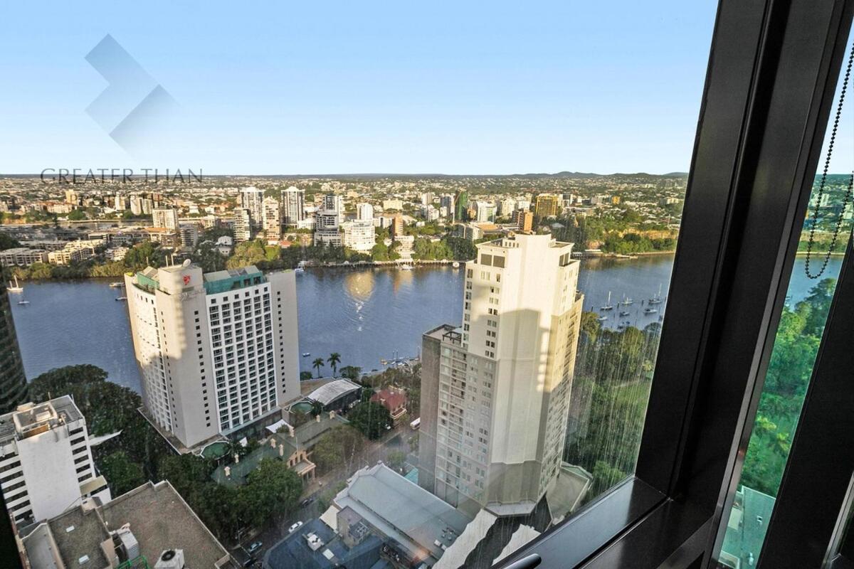 Amazing & River Views Level 37th Skytower&free Parking Apartment
