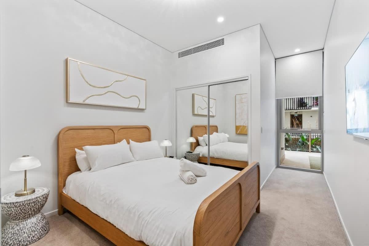 Stunning Helia Sanctuary - West End With Parking