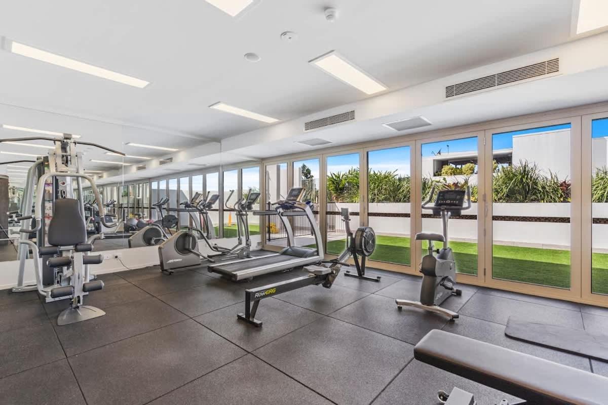 Stunning Helia Sanctuary - West End With Parking Apartment *