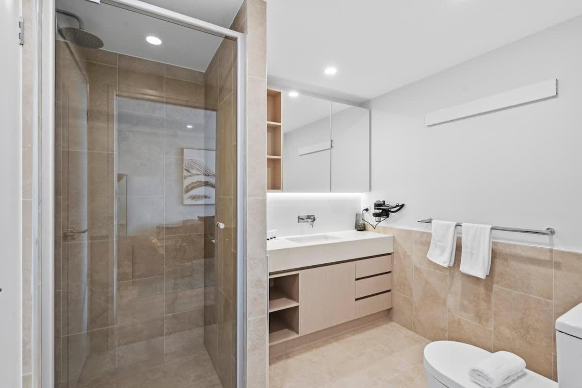 Helia - Beautiful West End With Parking Apartment