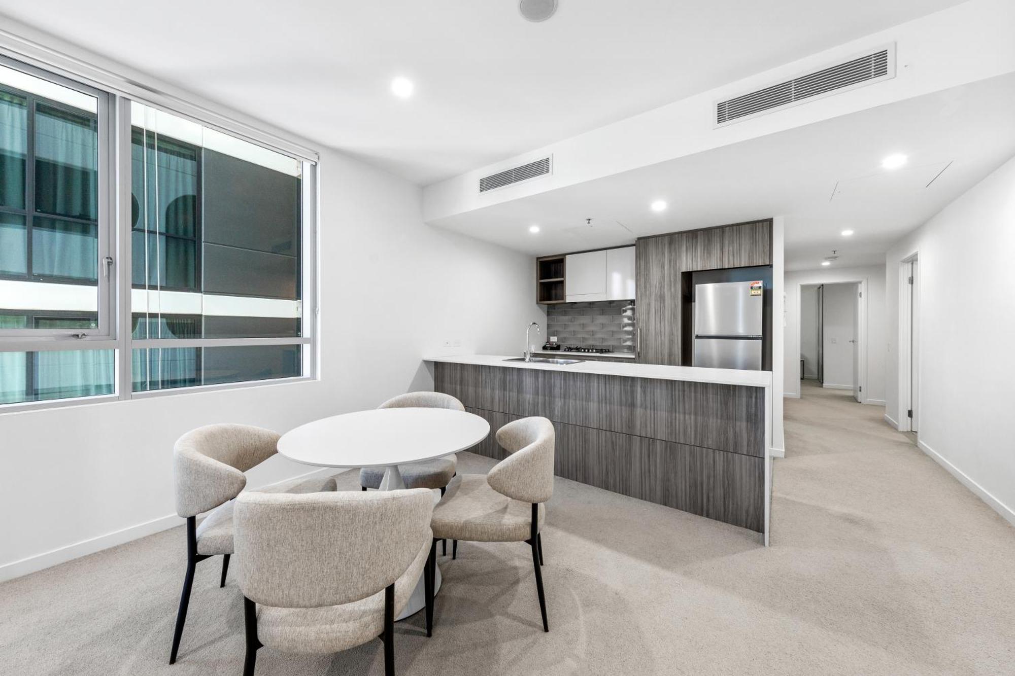 Scenic 2br With Balcony And Recreational Deck Access Brisbane