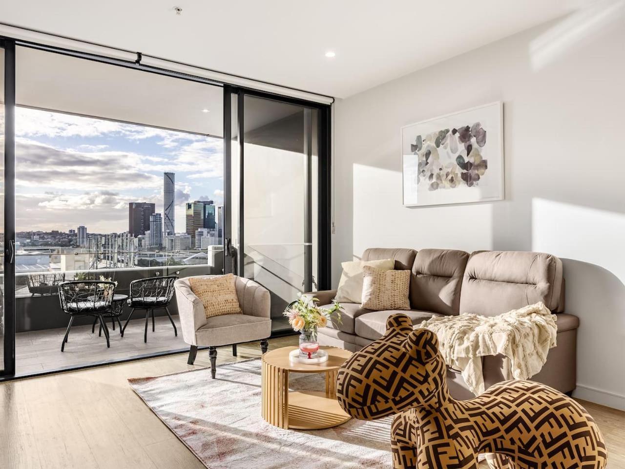 Apartment Stylish 2br Unit With Pool And Gym In South