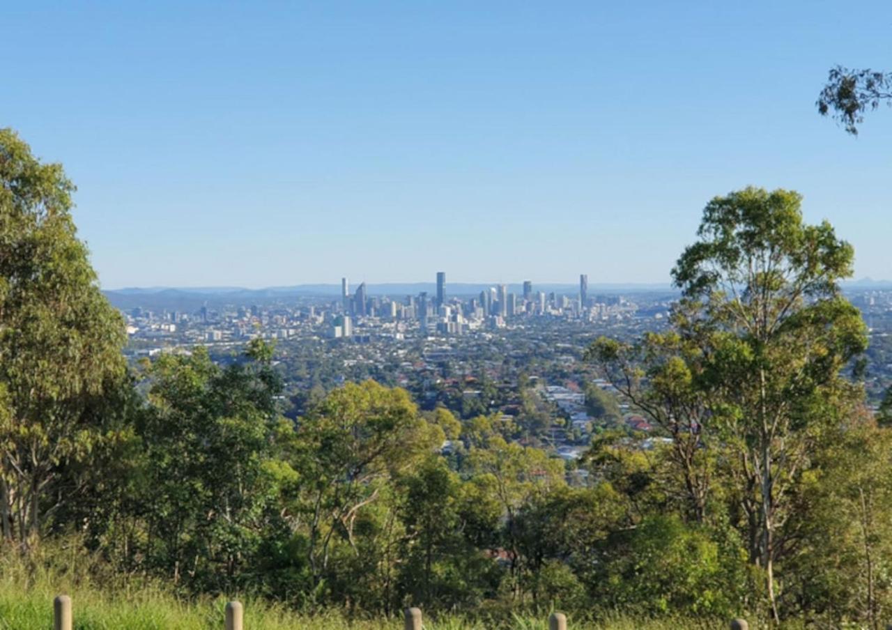 Modern Retreat In Heart Of Sunnybank Holiday home *